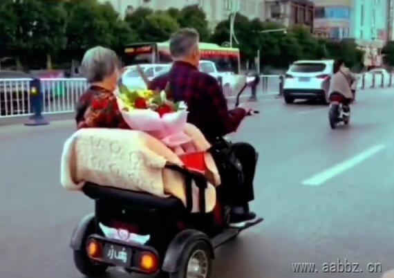 浪荡一生,钟情一人 读书摘录 故事哲理 小故事大道理 励志 思考 人生感悟 思维 人生经验 情感 第1张 浪荡一生,钟情一人 读书摘录 故事哲理 小故事大道理 励志 思考 人生感悟 思维 人生经验 情感 第1张